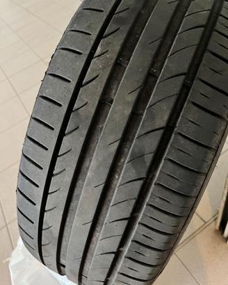 Gomme auto  245 45 20