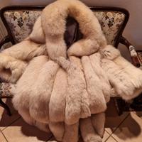 Pelliccia di volpe bianca