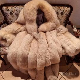Pelliccia di volpe bianca