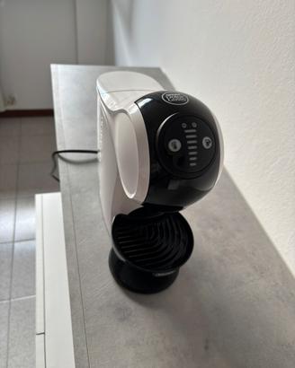 Macchina caffè Nescafé Dolce Gusto + capsule