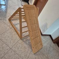 triangolo di pikler con scivolo