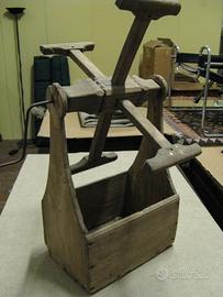 ARCOLAIO ANTICO IN LEGNO