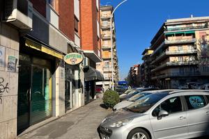 NEGOZIO A ROMA