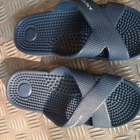 ciabatte con soletta massaggiante con chiodini