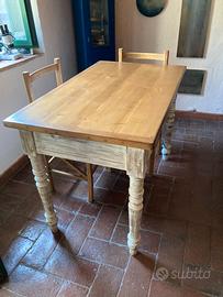 Tavolo in legno massello