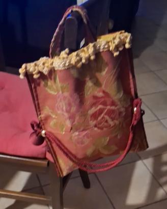 Borsa realizzata a mano