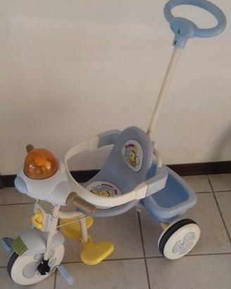 Triciclo con maniglione