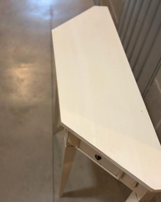 Consolle laccata color crema