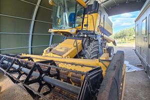 Mietitrebbia autolivellante New Holland 7060