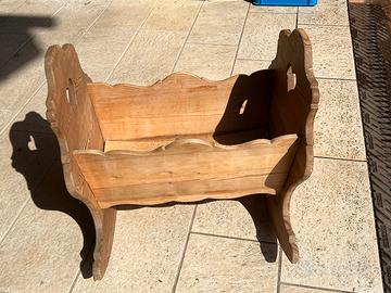 Culla in legno, stile tirolese