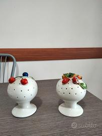 2 porta olive in ceramica di Capodimonte