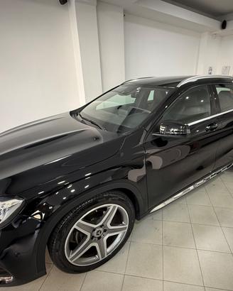MERCEDES- BENZ GLA 200 D 136CV AMG PREMIUM PLUS 4M