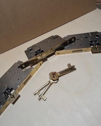 Due serrature per porte interne