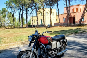 Moto Guzzi V7 700 - 1968 -