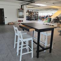 Tavolo in legno, alto, stile bar con 4 sedie