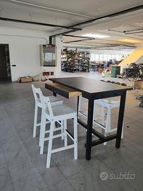 Tavolo in legno, alto, stile bar con 4 sedie