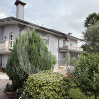 Due Appartamenti Indipendenti in Villa Singola con