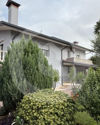 Due Appartamenti Indipendenti in Villa Singola con