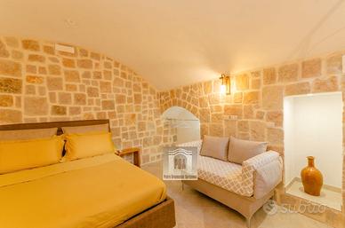 Rivestimento in pietra di Apricena piano cava