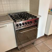 Cucina a gas con forno elettrico