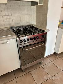 Cucina a gas con forno elettrico