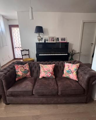 Divano elegante CHESTERFIELD  in ecopelle
