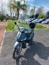 LIBERTY 125 S ABS CON BAULETTO E PARABREZZA