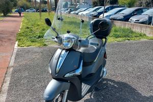 LIBERTY 125 S ABS CON BAULETTO E PARABREZZA