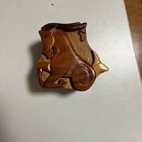 Scatola portagioie in legno a forma di capra