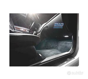 PLAFONI LED PER PIEDI E PORTE PER MERCEDES