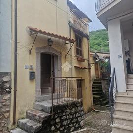 CASA SEMINDIPENDENTE A CAUTANO