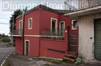Casa singola di 100mq con garage a Santa Venerina
