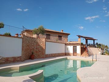 Villa con piscina ad uso esclusivo