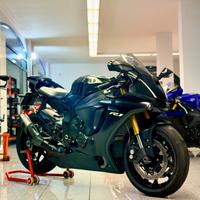 YAMAHA YZF R1 BLACK AKRAPOVIC FINANZIABILE