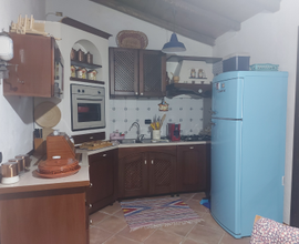 Casetta rustica con spazio esterno