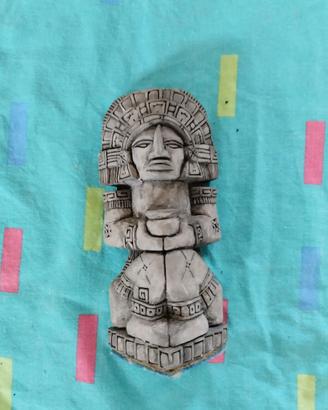Statuina Maya in pietra