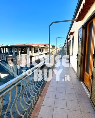 Trilocale con balcone a Pochi Passi dal Mare