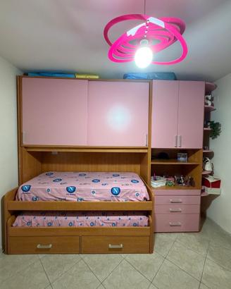 Cameretta in vero legno e colore rosa