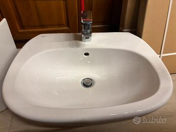 Lavabo da bagno sospeso