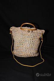 Borsa artigianale all'uncinetto