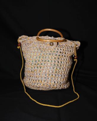 Borsa artigianale all'uncinetto