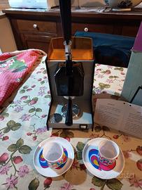 Macchina da caffè anni 1970 a pile 