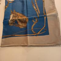 Foulard seta nuovo mai usato con cavallo