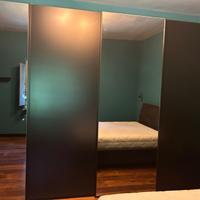 Armadio Nero laccato con ante scorrevoli