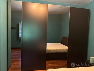 Armadio Nero laccato con ante scorrevoli