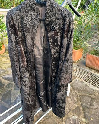 Pelliccia di Breitschwanz:  un cappotto splendido