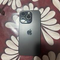 Iphone 15 pro max con schermo mancante