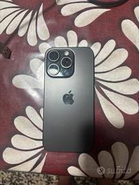 Iphone 15 pro max con schermo mancante