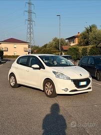 auto Peugeot 208 