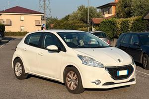 auto Peugeot 208 